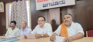 ಮಠ ಮಾನ್ಯಗಳು ಕೇವಲ ಪೂಜೆ ಪುನಾಸ್ಕಾರ ಮಾಡುವುದಕ್ಕಿಂತ  ಜನಸಾಮಾನ್ಯರ ನಾಡಿಮಿಡಿತವಾಗಿ ಕೆಲಸ ಮಾಡಲಿ   ದೊಣೆಹಳ್ಳಿ:ಮಾ.7 ರಿಂದ ಮೂರು ದಿನಗಳ ಕಾಲ ದಾಸೋಹ ಸಂಸ್ಕೃತಿ ಉತ್ಸವ ಸಂವಿಧಾನ ವಿಚಾರ ಸಂಕಿರಣ ದಾಸೋಹ‌ ಮಠದ ಸಂಚಾಲಕರು :ದೊಣೆಹಳ್ಳಿ ಗುರುಮೂರ್ತಿ.