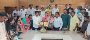 ಹೊಸ ಅನುಭವ ನೀಡಿದ ತಾಲ್ಲೂಕು ಕೇಂದ್ರ ಜಗಳೂರು ಮೊಟ್ಟ ಮೊದಲಿನದಾಗಿ ನಾನು ಗ್ರೇಡ್ ಟು ತಹಶೀಲ್ದಾರ್ ರಾಗಿ ಸೇವೆ ಸಲ್ಲಿಸಲು ಹೊಸ ಅನುಭವ ನೀಡಿದ ಜಗಳೂರು ಎಂದಿಗೂ ಮರೆಯಲಾರೆ ಸೈಯದ್ ಕಲಿಂ ಉಲಾ ಬಿಳ್ಕೋಡಿಗೆ ಸಮಾರಂಭದಲ್ಲಿ ಇಂಗಿತ