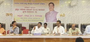ಜನ ಜಾನುವಾರುಗಳಿಗೆ ಕುಡಿಯುವ ನೀರು ಮೇವು ಬರ ಪರಿಸ್ಥಿತಿ ಎದುರಿಸಲು ಅಧಿಕಾರಿಗಳು ಸಜ್ಜಾಗುವಂತೆ ಶಾಸಕ‌ ಬಿ.ದೇವೇಂದ್ರಪ್ಪ ಕರೆ ನೀಡಿದರು