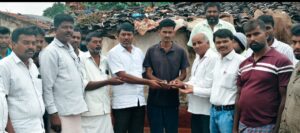 ನೊಂದ ಕುಟುಂಬಕ್ಕೆ 25000 ಸಾವಿರ ಧನಸಹಾಯ ನೀಡಿ ಸಾಂತ್ವನ ಹೇಳಿ ಅಭಯ ಅಸ್ತ ಚಾಚಿದ ರಾಜ್ಯ ಕೆಪಿಸಿಸಿ ಎಸ್ ಟಿ ಘಟಕದ ಮಾಜಿ ಅದ್ಯಕ್ಷ ಕೆ ಪಿ.ಪಾಲಯ್ಯ