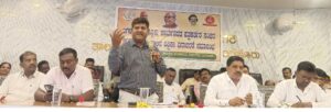 ಪ್ರಸ್ತುತ ದಿನಮಾನಗಳಲ್ಲಿ ಬಹುತೇಕ ಮಾಧ್ಯಮಗಳು ಬಂಡವಾಳಶಾಹಿಗಳ ಕೈವಶವಾಗಿ ಬಡವರ ರೈತರಪರ ಸ್ವಂದನೆಗೆ ತಾತ್ಸರ. ಸಾಮಾಜಿಕ ಜಾಲತಾಣ ಜನರ ಮಾದ್ಯಮವಾಗಿ ಮಾರ್ಪಟ್ಟಿದೆ .ಪತ್ರಕರ್ತರು ರೈತ ಹೋರಾಟಗಾರ ಲಕ್ಷ್ಮಣ ಹೊಗಾರ