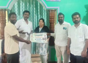 ಜಗಳೂರು ಪಟ್ಟಣದಲ್ಲಿ ಸಂಗೀತ ರಸ ಕರೋಕೆ ಗಾಯನ ಸ್ವರ್ಧಾ ಕಾರ್ಯಕ್ರಮ ಖ್ಯಾತ ಹಾಸ್ಯ ಕಲಾವಿದ ಟೆನ್ನಿಸ್ ಕೃಷ್ಣ ಆಗಮನ ಆಯೋಜಕ ಪೂಜಾರ್ ಸಿದ್ದಪ್ಪ