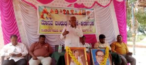 ಮೌಡ್ಯ ಕಂದಚಾರ ಪೂಜೆ ಪುನಸ್ಕಾರದಿಂದ ಮುಕ್ತವಾಗಬೇಕು. ಮನೆಗಳಲ್ಲಿ  ಗೋಡೆಗಳಿಗಷ್ಟೇ  ಮಹನೀಯರ ಭಾವಚಿತ್ರ ಸೀಮಿತವಾಗದೆ ಅವರ ಆದರ್ಶಗಳನ್ನು ಬದುಕಿನಲ್ಲಿ ಅಳವಡಿಸಿಕೊಳ್ಳುವುದು ಬಹುಮುಖ್ಯ. ಎಂದು ಪ್ರಾಂಶುಪಾಲ ನಾಗಲಿಂಗಪ್ಪ ತಿಳಿಸಿದ್ದಾರೆ.