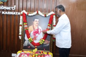 ಕಸ ಗುಡಿಸಿದ ಕೈಗೆ ಮಂತ್ರಿ ಪದವಿ ಡಿಕೆಶಿ ಸರ್ಕಾರಕ್ಕೆ ಬಸವಂತಪ್ಪ ಕಳಸ ಅಸ್ಪೃಶ್ಯ ವ್ಯಕ್ತಿಗೆ ಧಾರ್ಮಿಕ ಹೊಣೆಗಾರಿಕೆ ಸಾರಥ್ಯ ಕಾಂಗ್ರೆಸ್ಸಿನ ಸಾಮಾಜಿಕ ನ್ಯಾಯಕ್ಕೆ ಕಿರೀಟ.ಪೌರಕಾರ್ಮಿಕನ ಪುತ್ರನಿಗೆ ಒಲಿದ ಸಚಿವ ಸ್ಥಾನವಿಧಾನಸೌಧ ನಮ್ಮಪ್ಪನದ್ದಲ್ಲ, ಜನರ ಆಸ್ತಿ