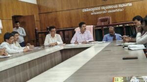 ಕನ್ನಡ ರಾಜ್ಯೋತ್ಸವ ಪೂರ್ವಭಾವಿ ಸಭೆಗೆ ಅಧಿಕಾರಿಗಳು ಗೈರು ಕೆಲವೆ ಅಧಿಕಾರಿಗಳು‌ ಪೂರ್ವಭಾವಿ ಸಭೆಗೆ ಹಾಜುರು ಬಹುತೇಕ ಅಧಿಕಾರಿಗಳು ಚಕ್ಕರ್