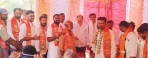 ಮಾಜಿ ಶಾಸಕ ಎಸ್ ವಿ ರಾಮಚಂದ್ರಪ್ಪ ಅವರ ನೇತೃತ್ವದಲ್ಲಿ ಕೆಚ್ಚೆನಹಳ್ಳಿ ಎಕೆ ಕಾಲೂನಿ ಯುವಕರು ಬಿಜೆಪಿ ಪಕ್ಷಕ್ಕೆ ಸೇರ್ಪಡೆ