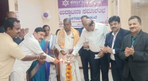 ಬ್ಯಾಂಕಿನ ಗ್ರಾಹಕರೇ ನಿಜವಾದ ಶಕ್ತಿ ಮತ್ತು ಬಂಡವಾಳ ಎಂದು ಶಾಮನೂರು ಎಜುಕೇಷನ್ ಟ್ರಸ್ಟ್ ನ ಅಧ್ಯಕ್ಷರು ಹೆಚ್ ಮಹಾಲಿಂಗಪ್ಪ ಅವರು ಜಗಳೂರಿನಲ್ಲಿ ನೂತನವಾಗಿ ಕರ್ನಾಟಕ ಬ್ಯಾಂಕ್ ಶಾಖೆ ಉದ್ಗಾಟಿಸಿ ವಿಶ್ವಾಸ ವ್ಯಕ್ತಪಡಿಸಿದರು.